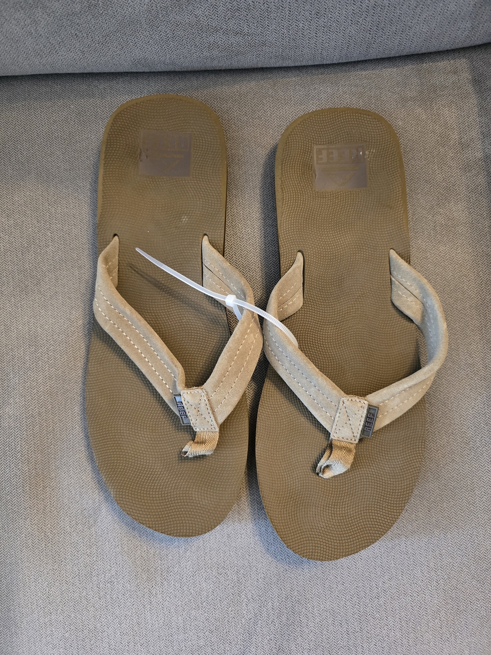 NWOT Reef Beige Flip Flop Sandals - Men's 11